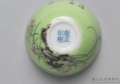 图片[3]-Cup with flowers and insects in green ground of falangcai painted enamels, Qing dynasty, Yongzheng reign 1723-1735-China Archive